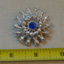 Vintage jewelry blue rhinestone silver tone round circle wheel flower br... - £6.17 GBP