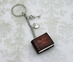 Once Upon A Time Keychain &quot;Henry&#39;s Book&quot; Poison Apple and Queen&#39;s Keys - £13.06 GBP
