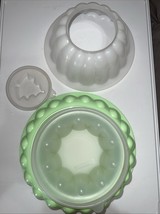 Vintage Tupperware Jello Mold 4 Piece Mint Green Tree Retro 70s Holiday ... - $15.00