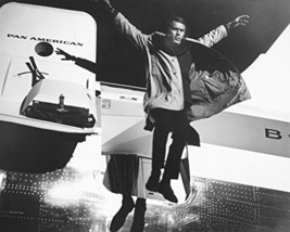 Steve Mcqueen In Bullitt 16X20 Canvas Giclee Leaping From Pan Am Plane - $69.99