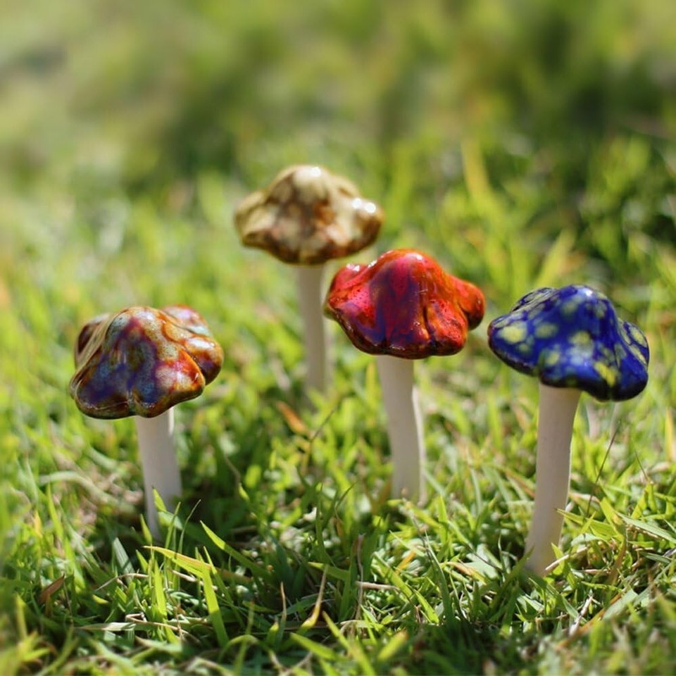 Danmu Garden Decor, 4pcs (Random Color) Ceramic Mushroom for Garden 4.52" in Item image 2