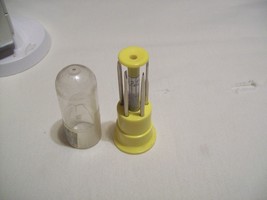 Vintage Moody Kit 5 Pc. Screwdriver Set - Yellow - clear top is cracked - $363.47 MXN