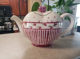 Beautiful Vintage Floral Heart Shaped Tea Pot - €43,31 EUR