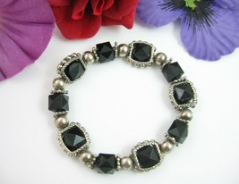 Black &amp; Silvertone Beads Elastic Stretch Bracelet Vintage Beaded 6&quot; Unstretched - £13.36 GBP