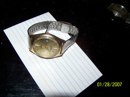men&#39;s wristwatch   {lorus} - $19.80