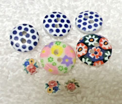 8 Older Flower &amp; Polk A Dot Buttons Plus Cabochons 1/4-9/16th Plastic - $6.44