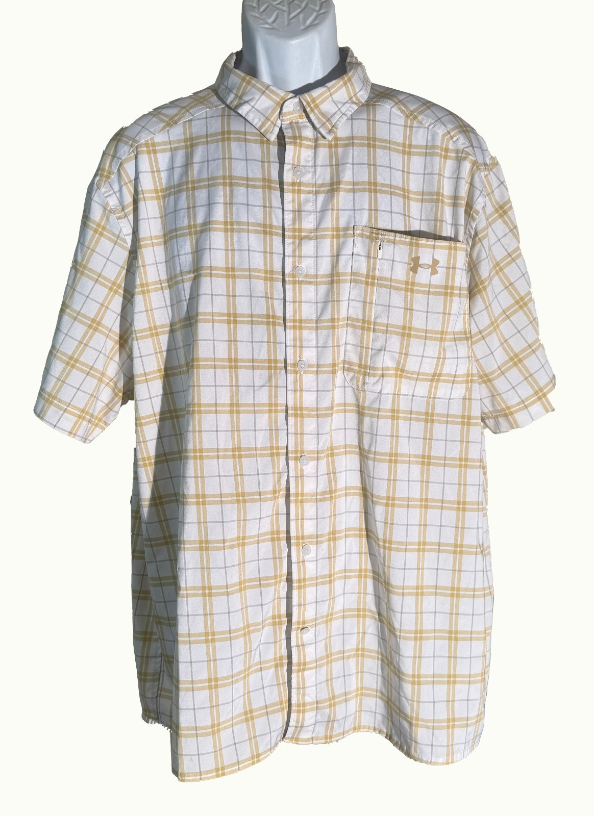 UNDER ARMOUR Men&#39;s Fitted Short Sleeve Button Down Shirt White &amp; Gold 2XL - $14.84