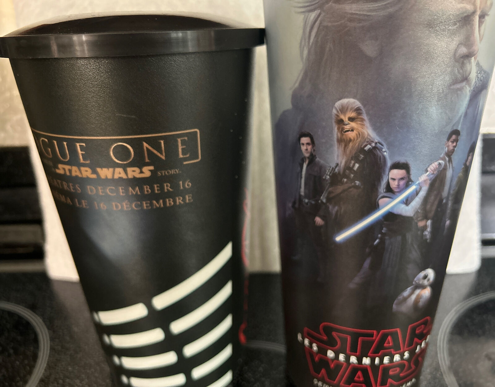 Lote De 2 Star Wars Plástico Película Tazas con Tapas Rogue Uno Last Jed... - $16.38