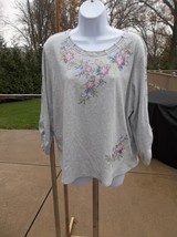 NWOT ALFRED DUNNER GRAY FLORAL EMB TOP PXL - £16.46 GBP