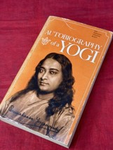 Autobiography of A Yogi by Paramahansa Yogananda Rare VTG 1974 Paperback Book - £31.18 GBP
