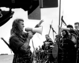 Braveheart  director Mel Gibson gives instructions via megaphone 24x30 poster - £23.52 GBP