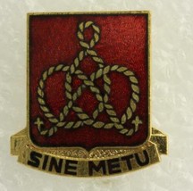 Vintage US Military DUI Pin 233rd Field Artillery Bn SINE METU Without Fear - £7.29 GBP