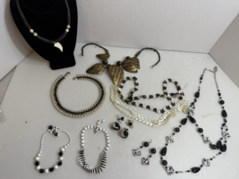Vtg 11pc Lot Jewelry Necklaces Earrings Silver Tone Faux Pearl MOP Beaded - $226.45 MXN