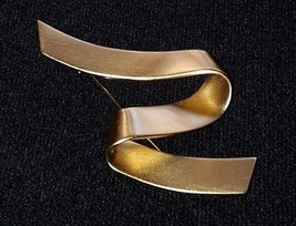 Monet Z Ribbon Gold Tone Brooch Pin Euc - $8.90