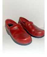 LL Bean Women&#39;s Classic Professional Clogs Red Slip on Leather Size 9 1/2 M - $283.02 MXN