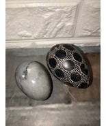Lot Of 2 Vtg Besmo Kenya Stone Eggs Hand DOTS &amp; Gray Marble 2-3” - $232.66 MXN