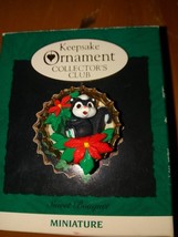 Hallmark 1994 Miniature Keepsake Sweet Bouquet Christmas Ornament - £4.26 GBP
