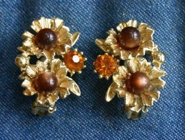 Honey Rhinestone, Rootbeer Moonstone Lucite Goldtone Clip Earrings 1950s vintage - £10.34 GBP