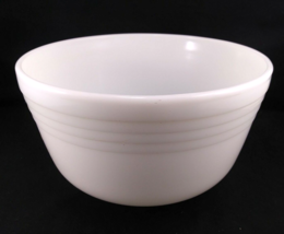 Pyrex Milk Glass Mixing Bowl White, Footed Ribbed 9&quot; x 4 1/2&quot;, Mint Condition - £10.96 GBP