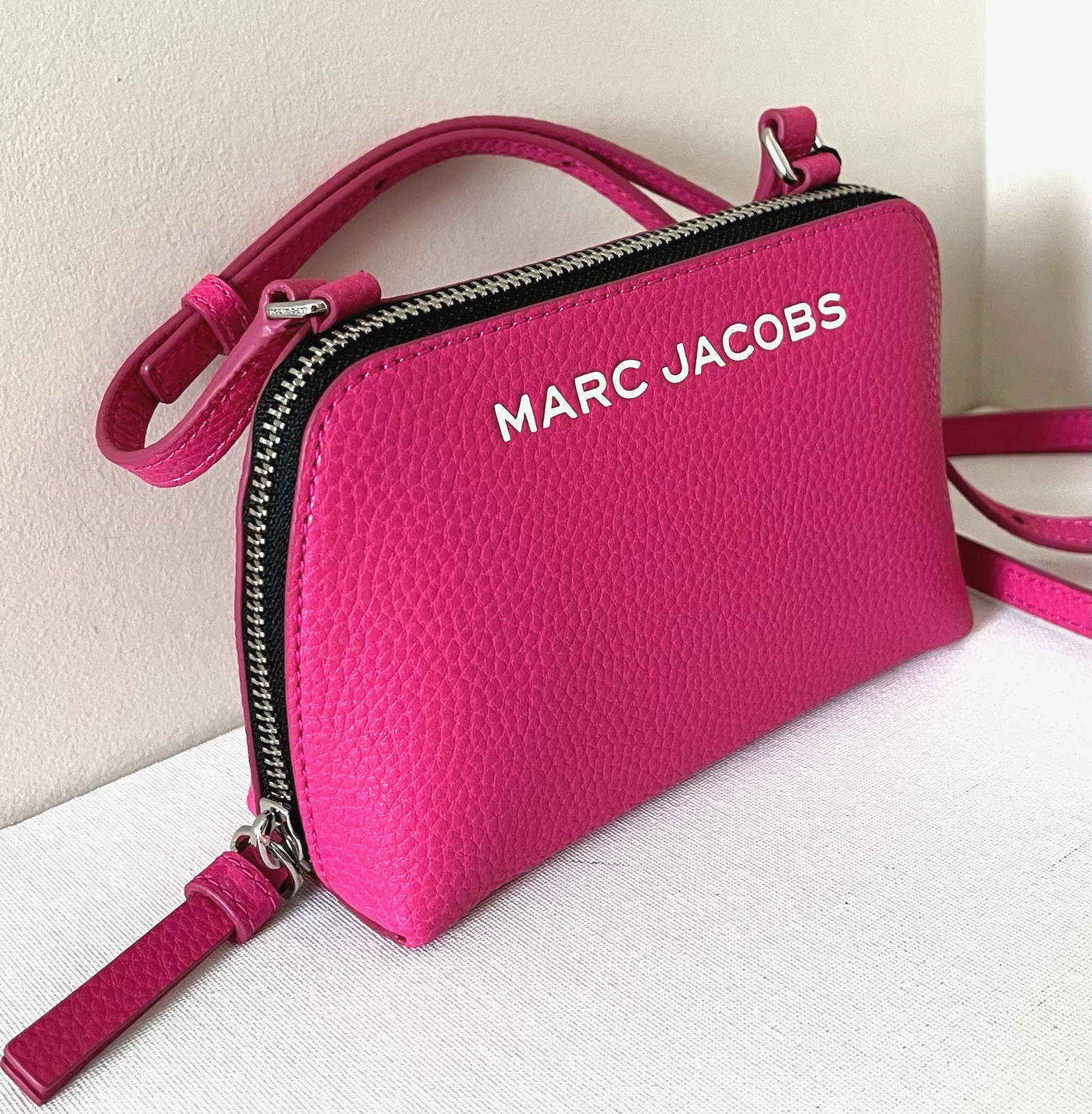 New Marc Jacobs Small Crossbody Pouch Pebble Leather Hot Pink Item image 3