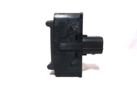 04-05-06-07-08  CHRYSLER PACIFICA/  REAR SEAT HEATER SWITCH/CONTROL image 3