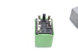 86-93 MERCEDES-BENZ W124 300E Control Relay Fuses X5 F4021 image 3