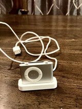 SILVER Apple iPod shuffle 2nd GEN Clip On A1204 (1 GB) AS IS - $43.60