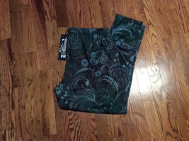 NWT LILY By Firmiana Leggings Plus Size 1X/2X Green Floral Vines - £14.07 GBP