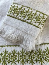Cannon Royal Family 2pc Bath Hand Towel Set MCM White w Green Emb Fringe Vtg USA - £23.64 GBP