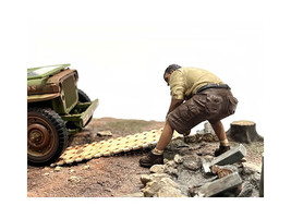 4X4 Mechanic Figure 2 with Board Accessory 1/18 Scale Models American Diorama - £16.53 GBP