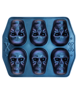 , Skull Cast Aluminum 6-Cavity Baking Pan, Iridescent - $537.10 MXN