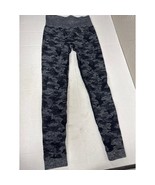 Gymshark Women’s Camo Seamless Leggings Black Gray Gym Workout Size 22x24 - $551.23 MXN