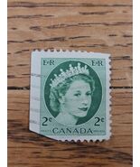 Canada Stamp Queen Elizabeth II 2c Used Green - $49.34 MXN