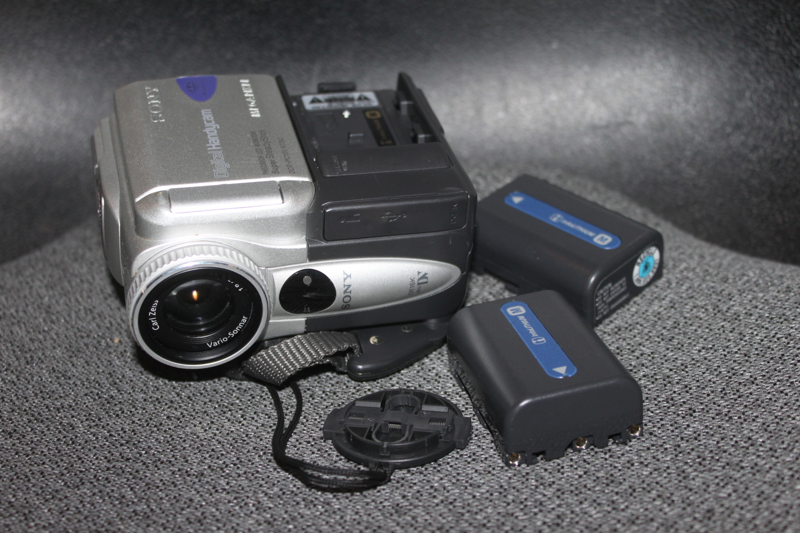 Sony DCR-PC101 Digital Video Camera MiniDV and 50 similar items Sony DCR-PC101 Digital Video Camera MiniDV and 50 similar items