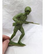 Vintage Soldier Rifle With Bayonet 5&quot; Plastic Army Men Toy - $189.91 MXN