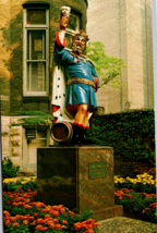 Postcard Milwaukee Wisconsin King Gambrinus Statue Pabst Home Brewery Vintage - £4.67 GBP