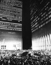 King Kong 1976 fallen Kong lies by World Trade Center New York City 8x10 photo - £7.70 GBP