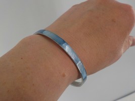 Stacking Bangle Bracelet Light Blue W/ Silver Color Metal Fashion Jewelry 8InCir - £11.95 GBP