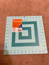 Fiskars 137020 One Sided 12&quot; X 12&quot; Cutting Mat Grid exclusive color NEW - £14.93 GBP