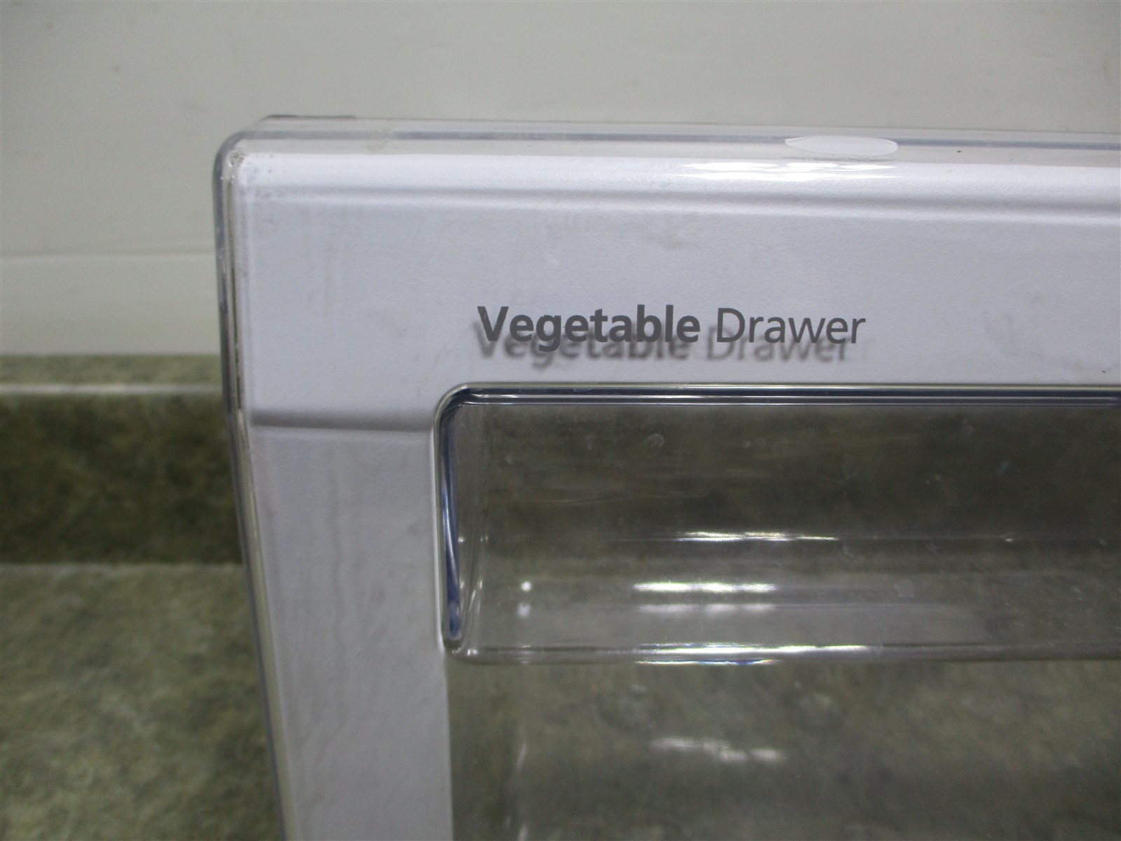SAMSUNG REFRIGERATOR LOWER CRISPER DRAWER SCRATCHES PART # DA97-06131E Item image 2
