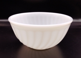 Vintage Fire King Ivory Swirl Glass Mixing Bowl 8&quot; - $18.02 CAD