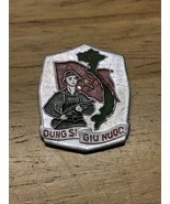 Vintage Vietnam War dung Si Giu Nudc Heroes Guarding Country Pin KG JD - £13.93 GBP