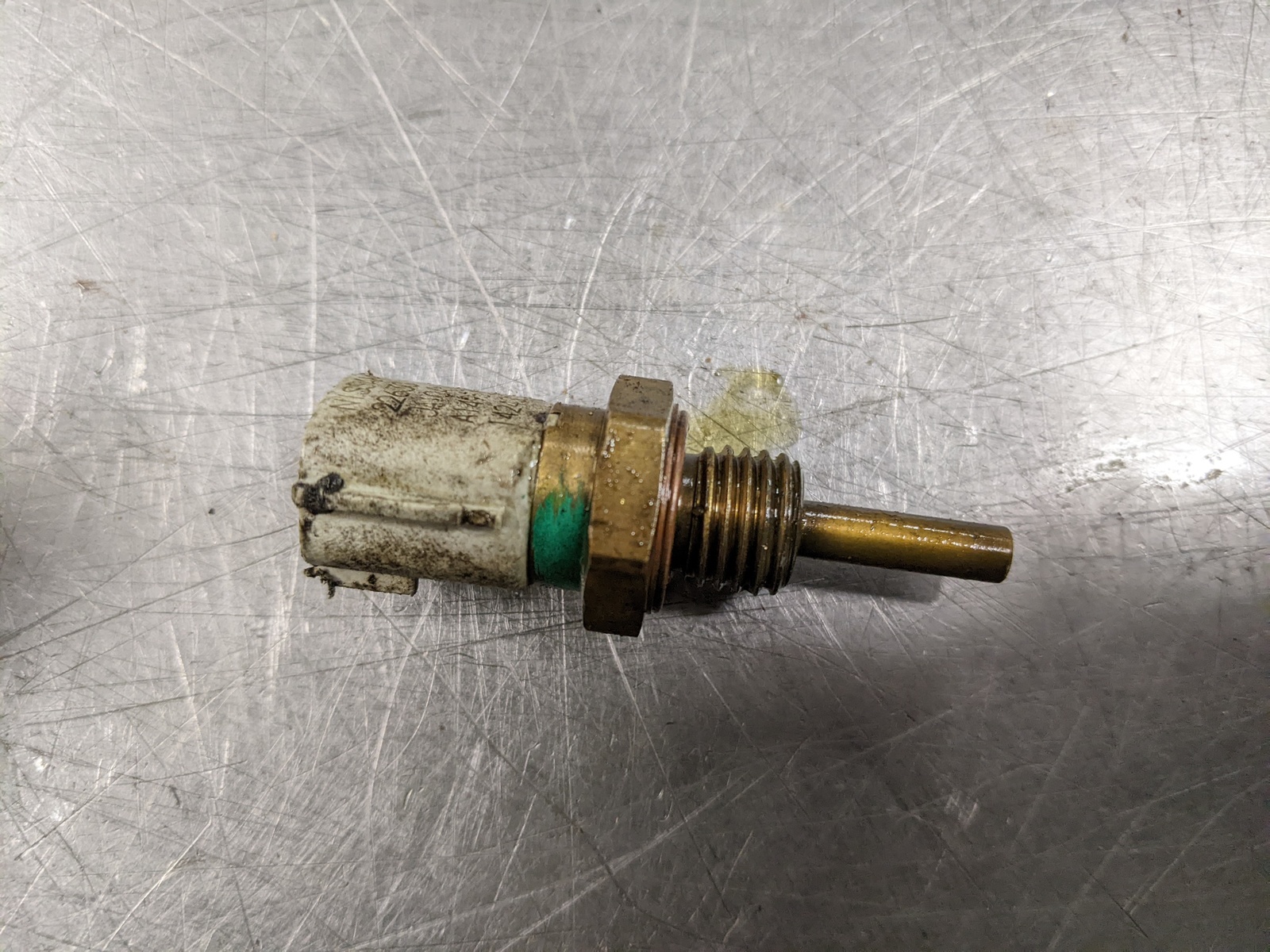Engine Oil Temperature Sensor For 15-18 Nissan Altima  3.5 - $20.74