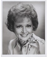 Betty White original MTM 8x10 inch photo Mary Tyler Moore Show with MTM ... - £39.53 GBP