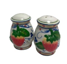 Vtg Unbranded Ceramic Strawberry Salt &amp; Pepper Shaker Shakers  Tabletop 3.5 in - £11.43 GBP