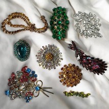 9 Vintage Mid Century Rhinestone Costume Jewerly Pins Brooches Unsigned ... - $125.00