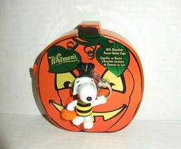 Vintage Peanuts Snoopy Jack-O-Lantern Halloween Whitman&#39;s Candy Box &amp; Keychain - £20.54 GBP