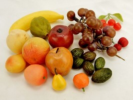 Plastic Artificial Fruit, Lot of 18 Pieces, Assorted Size, Vintage Kitchen Decor - £11.64 GBP