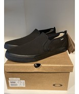 Oakley B1B Classic Men&#39;s size 10 Triple Black Slip-On Shoes Sneakers Casual - $643.76 MXN