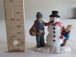 Christmas Village Boy Man Building Snowman Father Dad Parent Child 2.5&quot; Resin - £7.52 GBP
